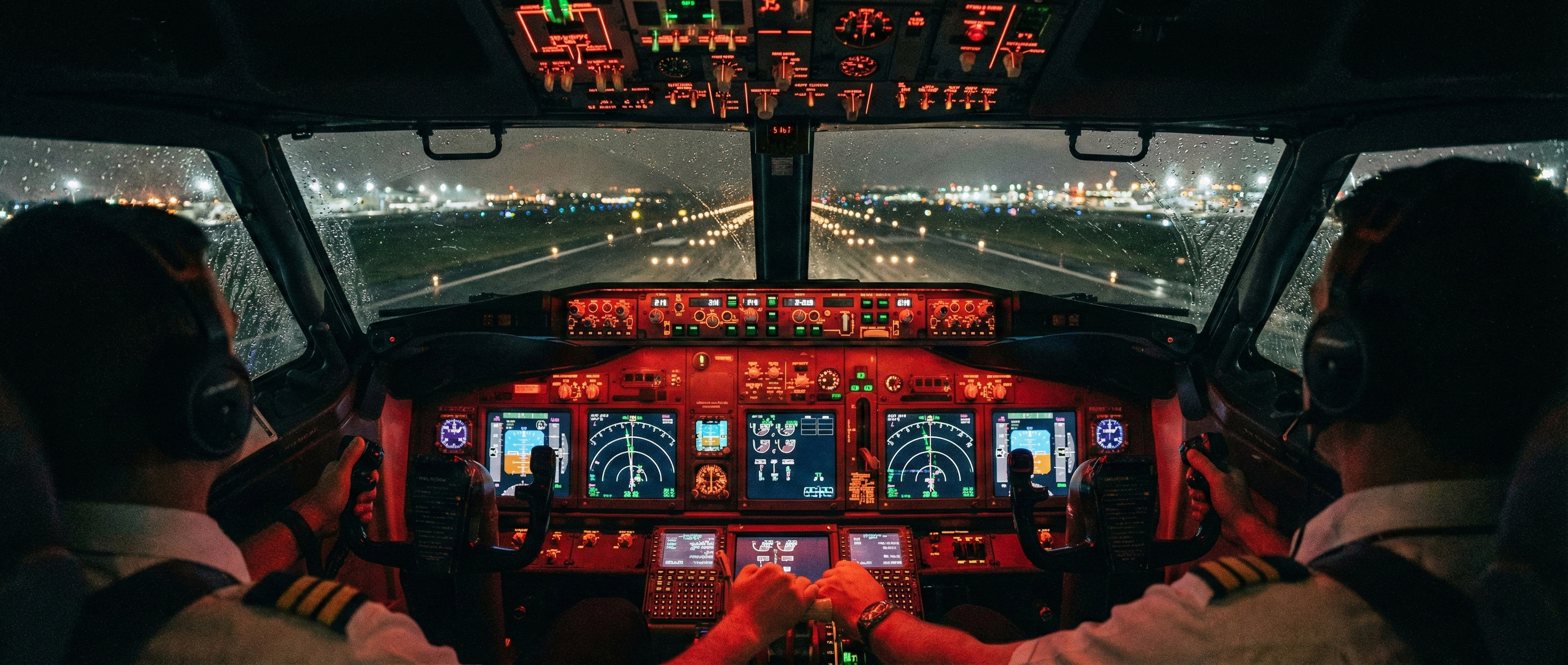 Boeing 737 Cockpit at Night